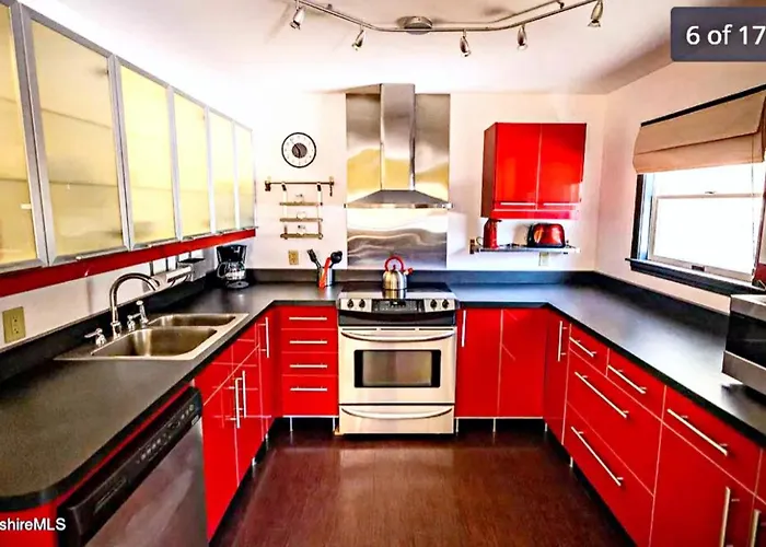 Gorgeous Ski On/Off 2 Bedroom Sleeps 8 Jiminy-Must See Luxury